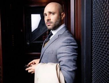 Σε νέα επαγγελματικά... μονοπάτια ο Κ. Μπογδάνος - Έγινε ξενοδόχος στη Νάξο! (βίντεο)